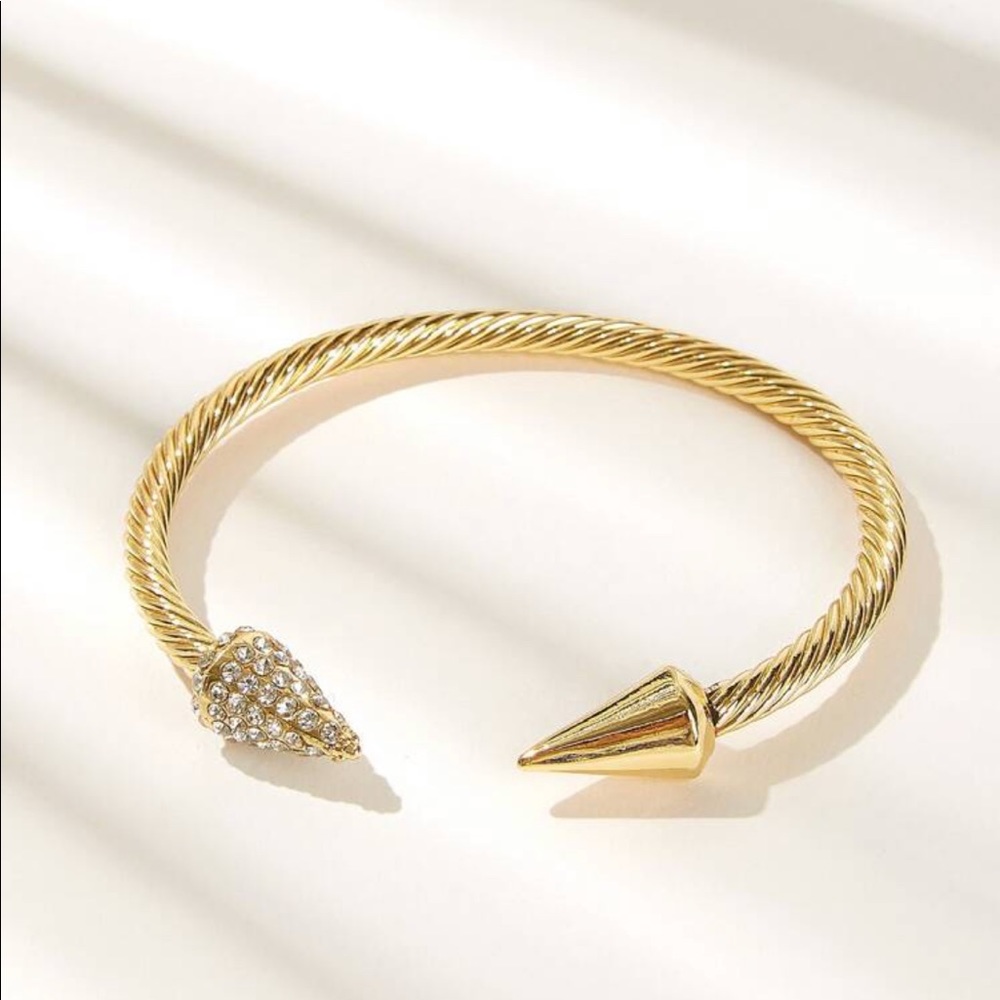 Bracelet 1pc Rhinestone Engraved Arrow Decor NWT